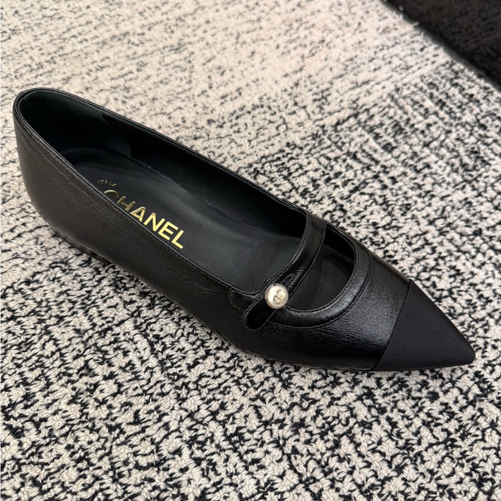 CHANEL Black Leather Ballet Flats